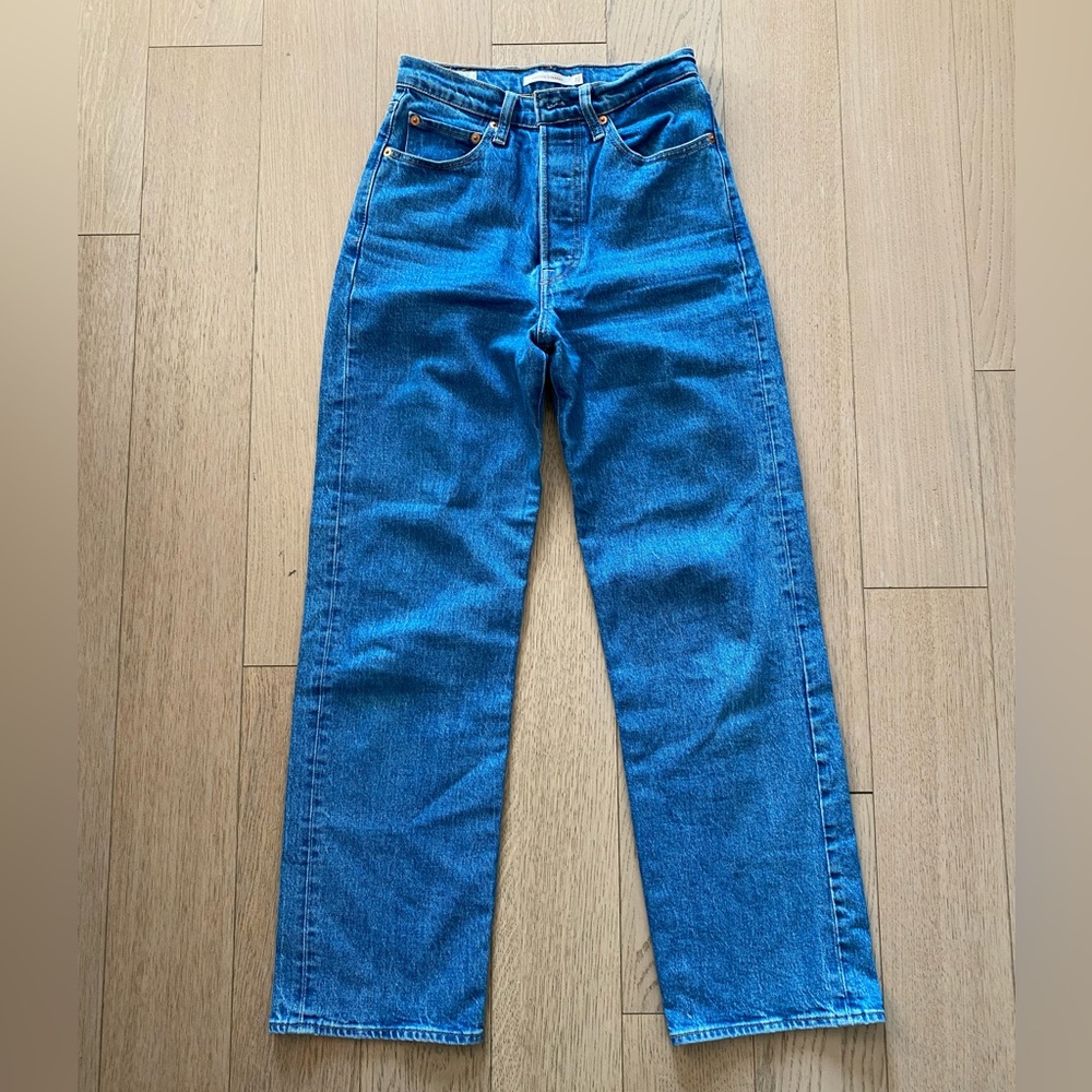 Levi’s Ribcage Straight Jean size 27, medium wash